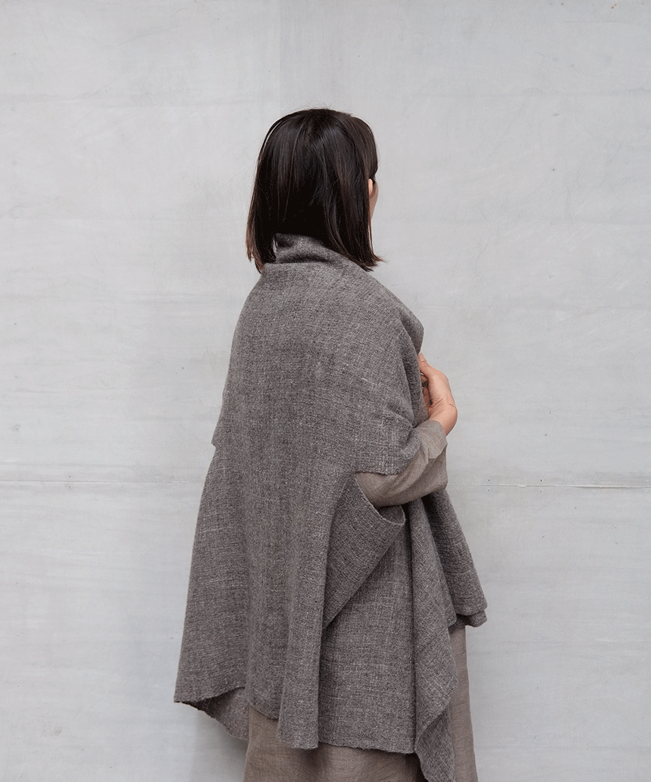 Fukufuku series | Cape vest long, Himalayan wool, Medium gray, 5207MG