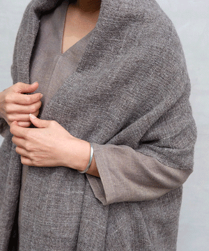 Fukufuku series | Cape vest long, Himalayan wool, Medium gray, 5207MG