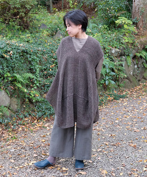 Fukufuku series | Three-holes cape, Himalayan wool, Charcoal, 5213C