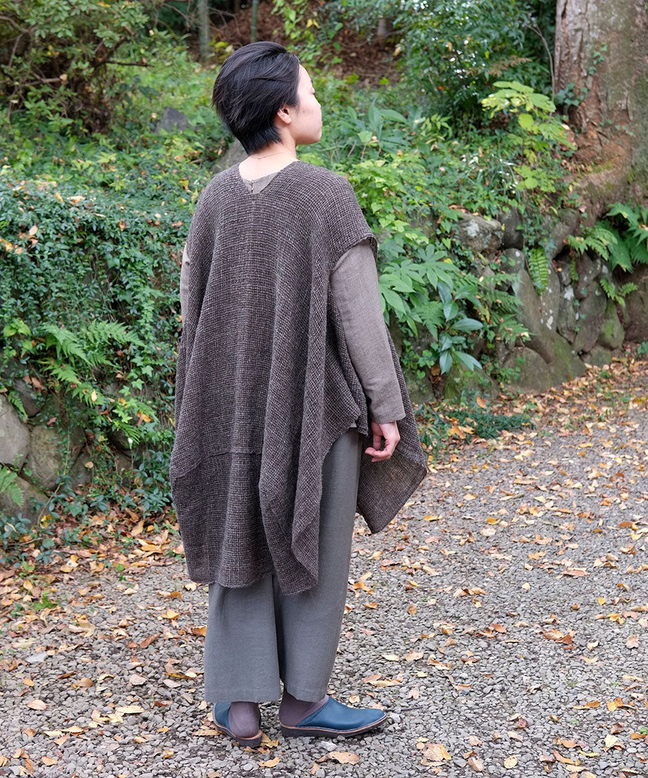 Fukufuku series | Three-holes cape, Himalayan wool, Charcoal, 5213C