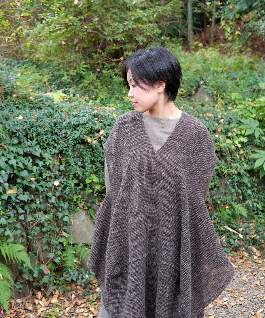 Fukufuku series | Three-holes cape, Himalayan wool, Charcoal, 5213C