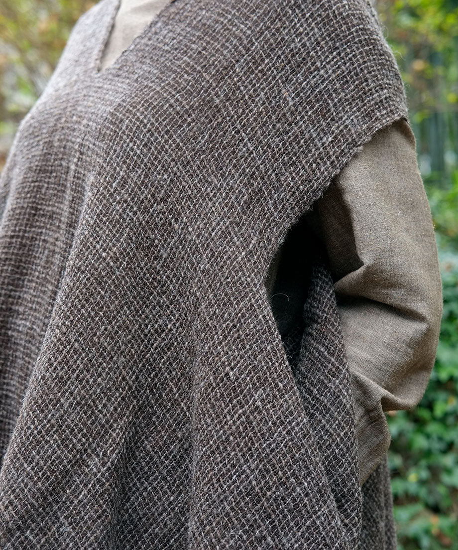 Fukufuku series | Three-holes cape, Himalayan wool, Charcoal, 5213C